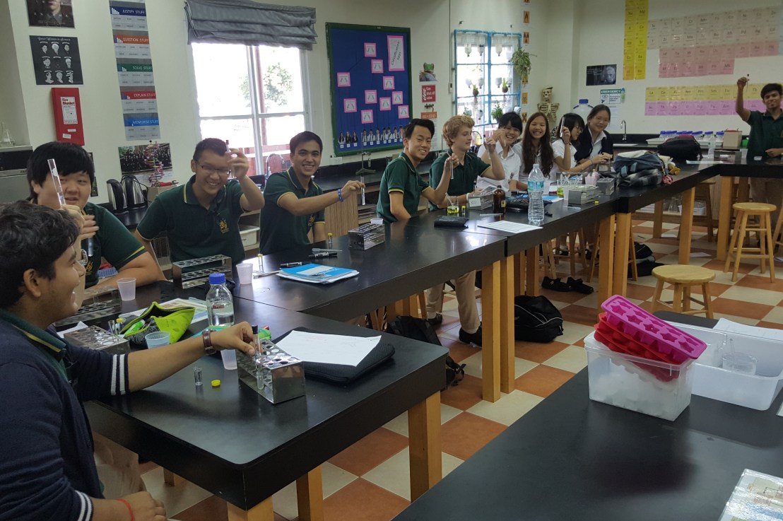 IB Biology students extract their own&nbsp;DNA!